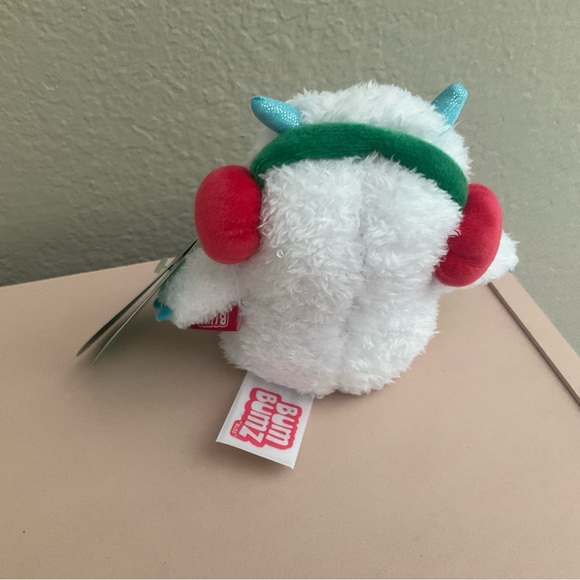 BNWT Yano the Yeti Christmas Edition BumBumz - Picture 2 of 4